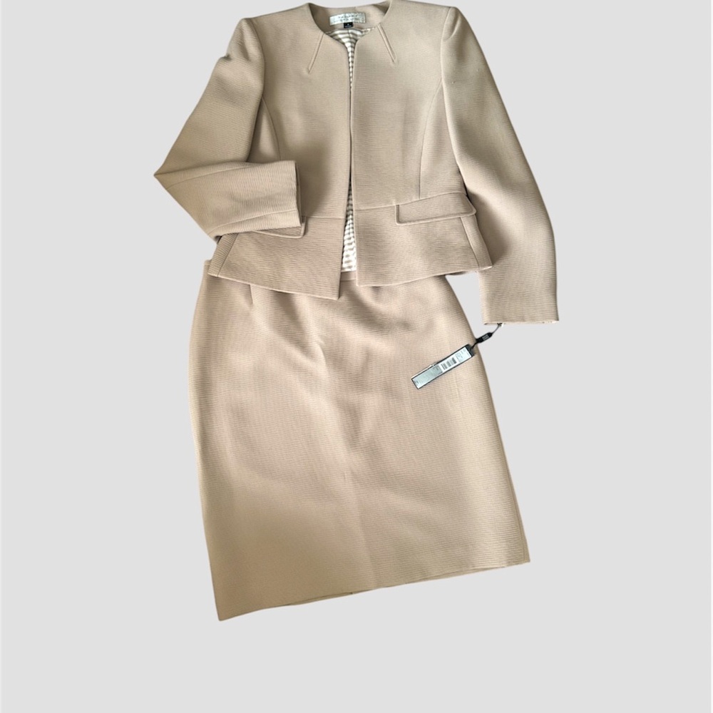 Tahari Jenn scoop neck textured Crepe skirt suit set - Picture 3 of 10